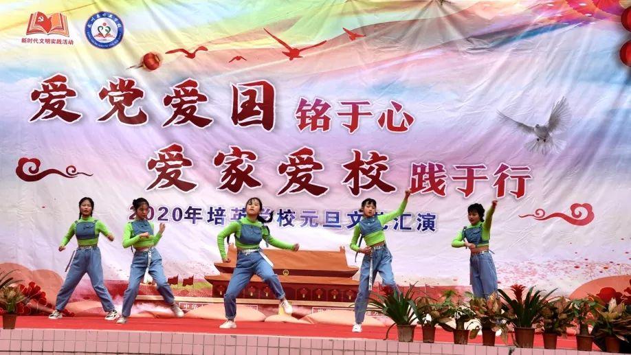 救援摄影师男孩