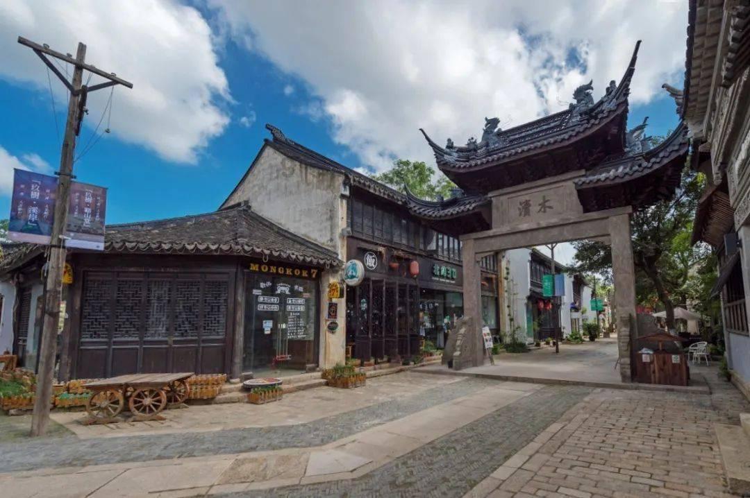 “第一书记”任职单位给沂蒙山世界地质公园管理局送来锦旗
